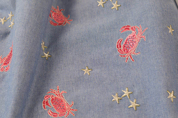 chambray brodé crabe